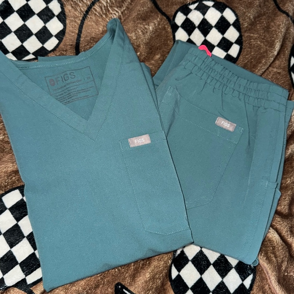 FIGS scrub set: Catarina top: XS / Yola pants:  XS